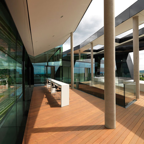MP09 Black Panther by GS Architects