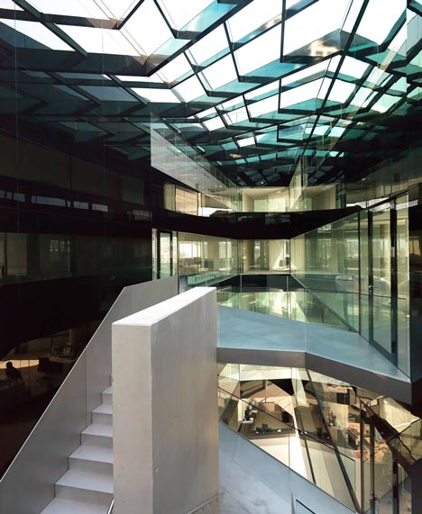 MP09 Black Panther by GS Architects