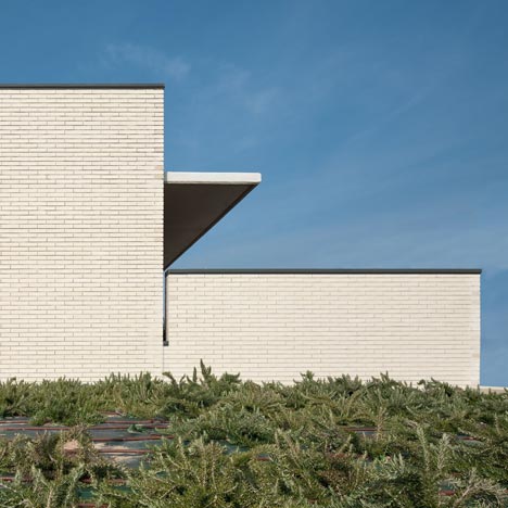 Medical Centre by Doblee Architects