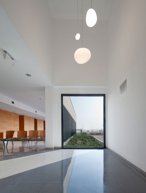 Medical Centre in Milagro by Doblee Architects