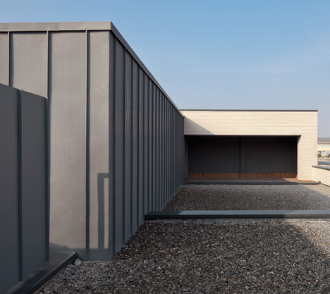 Medical Centre in Milagro by Doblee Architects