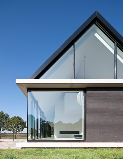 Villa Geldrop by Hofman Dujardin Architects
