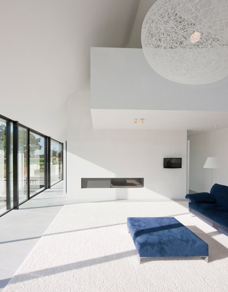 Villa Geldrop by Hofman Dujardin Architects