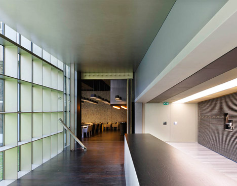KIVI NIRIA Foyer by AAArchitects