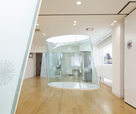 Sugamo Shinkin Bank by Emmanuelle Moureaux Sugamo Shinkin Bank by Emmanuelle Moureaux
