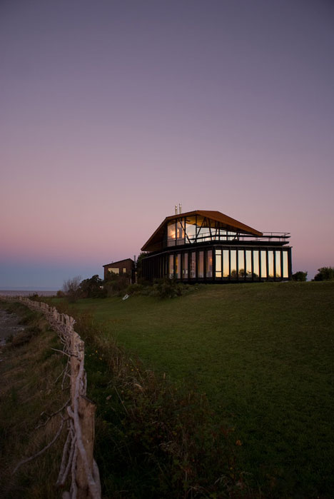 House At Punta Chilen by dRN Architects