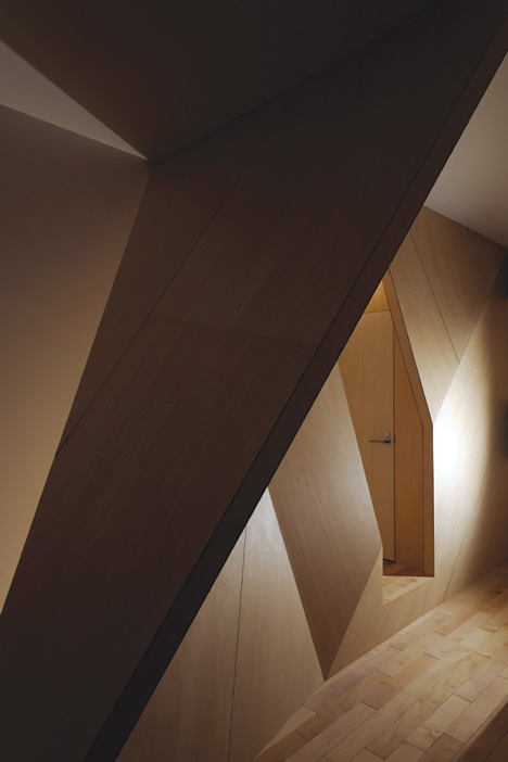 New Kyoto Town House by ALPHAville