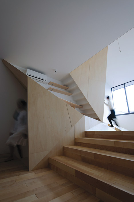 New Kyoto Town House by ALPHAville