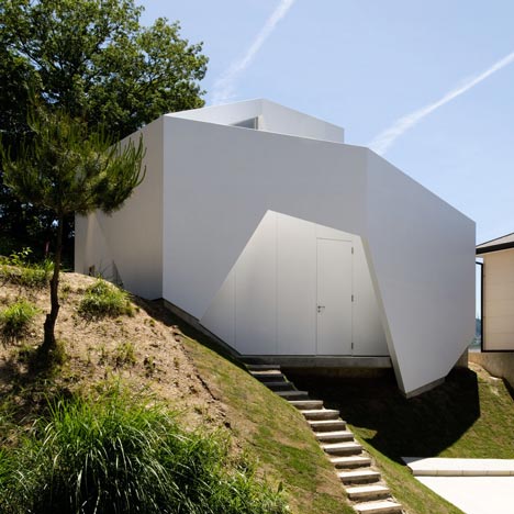 Wear House by AUAU