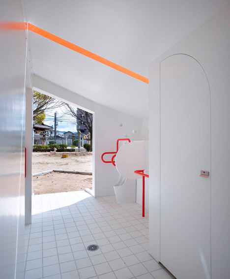 Hiroshima Park Restrooms by Future Studios Hiroshima Park Restrooms by Future Studios