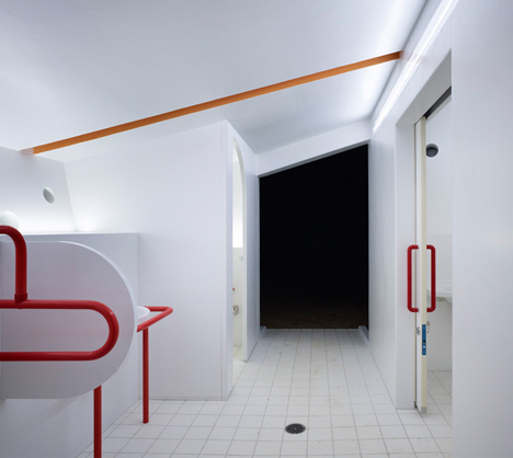 Hiroshima Park Restrooms by Future Studios Hiroshima Park Restrooms by Future Studios