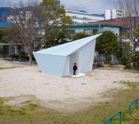 Hiroshima Park Restrooms by Future Studios Hiroshima Park Restrooms by Future Studios