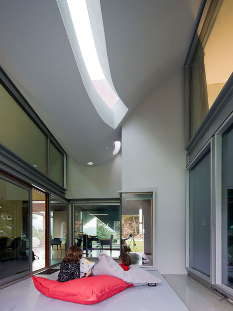 House on the Flight of Birds by Bernardo Rodrigues House on the Flight of Birds by Bernardo Rodrigues