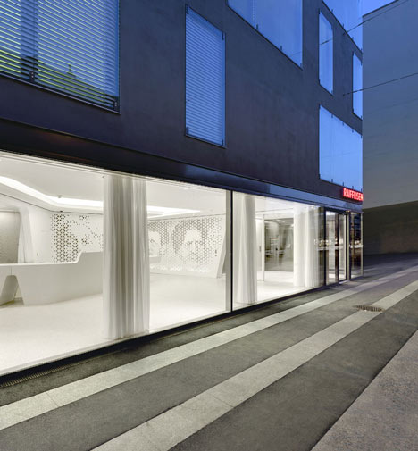 Open Lounge by NAU