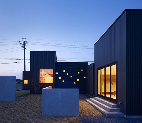 Small House by Katsutoshi Sasaki + Associates