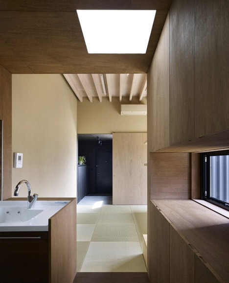 Small House by Katsutoshi Sasaki + Associates