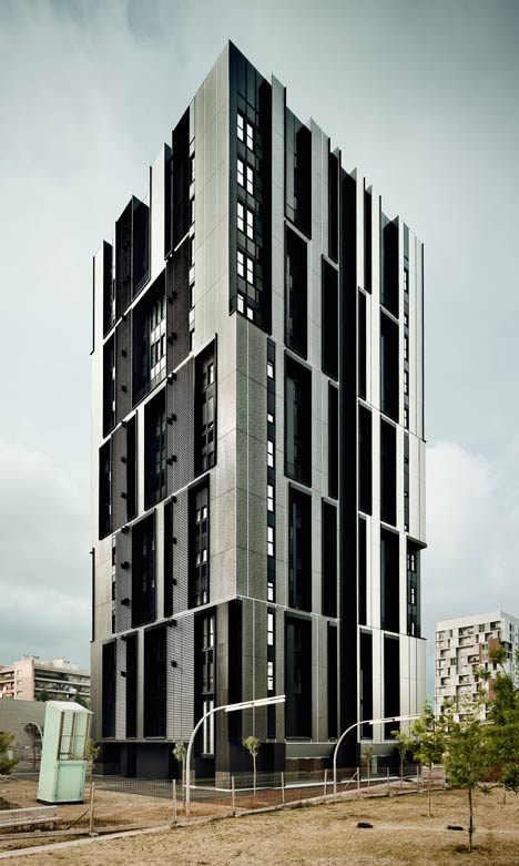 Social Housing Tower in Plaza Europa by R+B Arqts Social Housing Tower in Plaza Europa by R+B Arqts