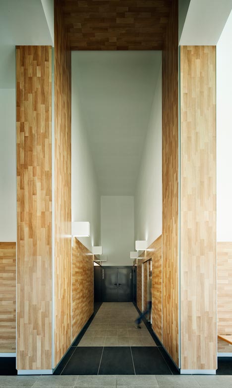 Social Housing Tower in Plaza Europa by R+B Arqts Social Housing Tower in Plaza Europa by R+B Arqts