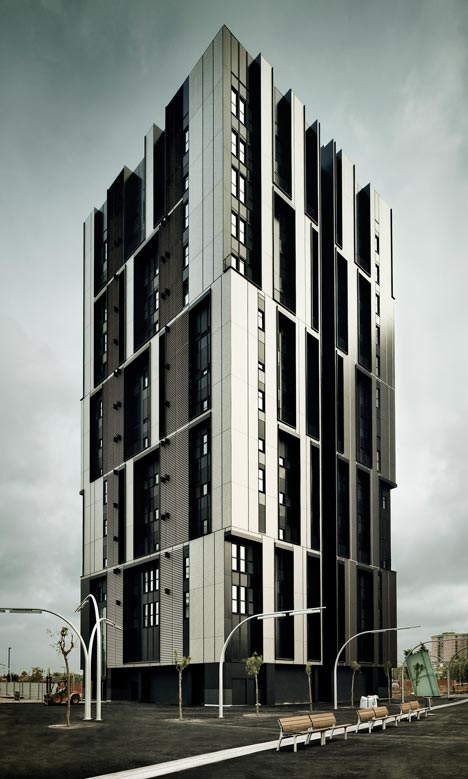 Social Housing Tower in Plaza Europa by R+B Arqts Social Housing Tower in Plaza Europa by R+B Arqts