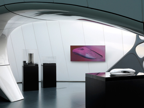 Une Architecture at the Mobile Art Pavilion by Zaha Hadid