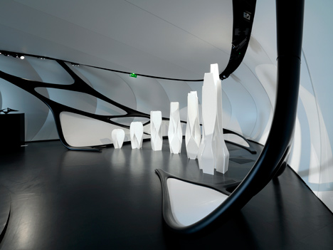 Une Architecture at the Mobile Art Pavilion by Zaha Hadid