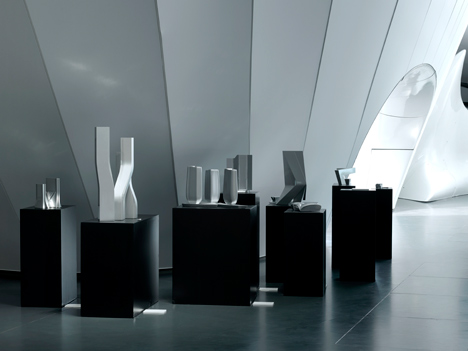 Une Architecture at the Mobile Art Pavilion by Zaha Hadid