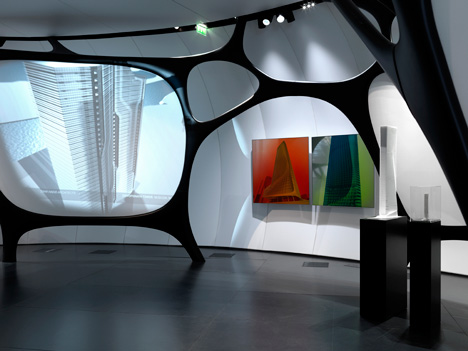 Une Architecture at the Mobile Art Pavilion by Zaha Hadid