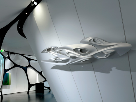 Une Architecture at the Mobile Art Pavilion by Zaha Hadid