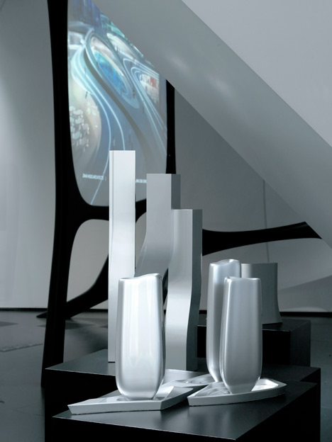 Une Architecture at the Mobile Art Pavilion by Zaha Hadid