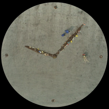 Dezeen Screen: Sweeper Clock by Maarten Baas