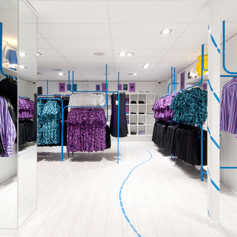 Air New Zealand Clothes Hangar by Gascoigne Associates Air New Zealand Clothes Hangar by Gascoigne Associates