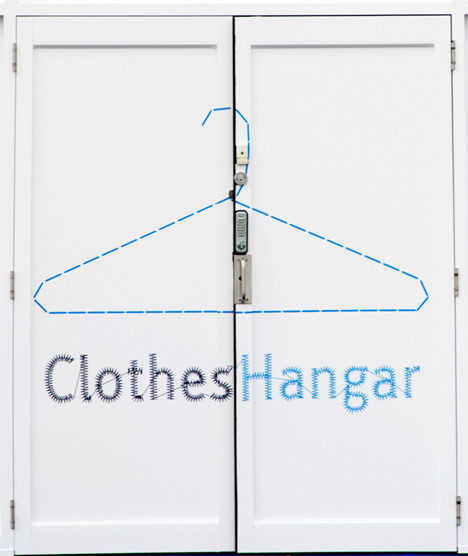 Air New Zealand Clothes Hangar by Gascoigne Associates Air New Zealand Clothes Hangar by Gascoigne Associates