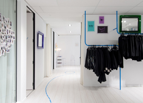 Air New Zealand Clothes Hangar by Gascoigne Associates Air New Zealand Clothes Hangar by Gascoigne Associates