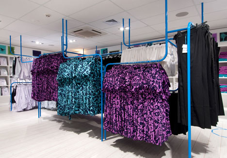 Air New Zealand Clothes Hangar by Gascoigne Associates Air New Zealand Clothes Hangar by Gascoigne Associates