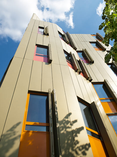 Housing and gallery on Bastille Place by Plan01