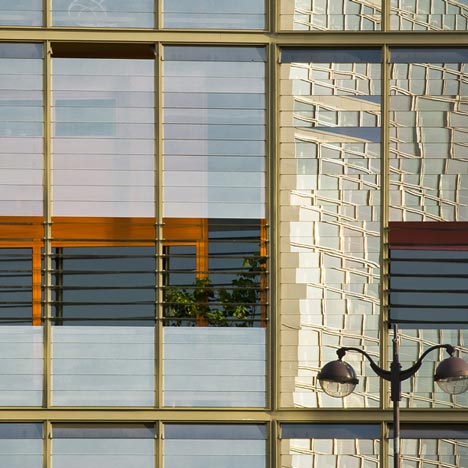 Housing and gallery on Bastille Place by Plan01