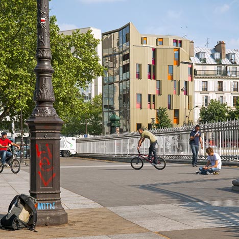 Housing and gallery on Bastille Place by Plan01
