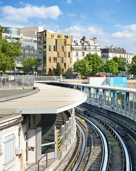 Housing and gallery on Bastille Place by Plan01
