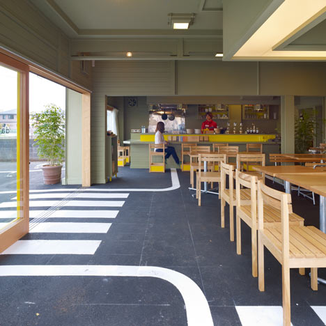 Cafe/day by Suppose Design Office Cafe/day by Suppose Design Office