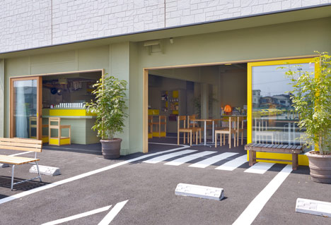 Cafe/day by Suppose Design Office Cafe/day by Suppose Design Office