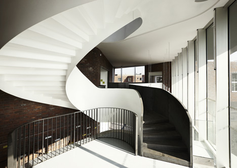 College Levi-Strauss by Tank Architectes