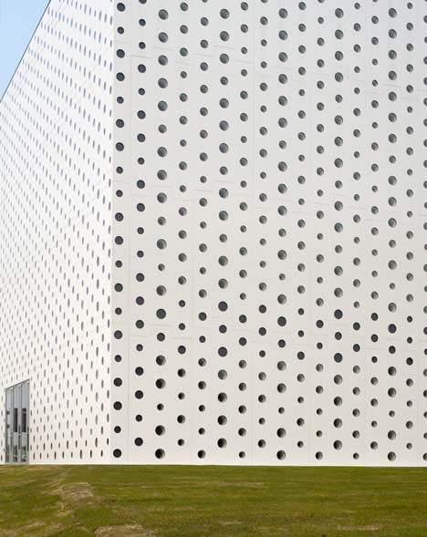 Kanazawa Umimirai Library by Coelacanth K&H Architects Kanazawa Umimirai Library by Coelacanth K&H Architects