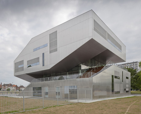 Neighbourhood Centre by Colboc Franzen & Associés