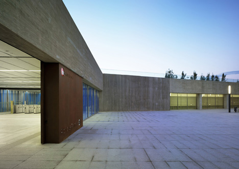 Alboraya-Palmaret metro station by Rstudio