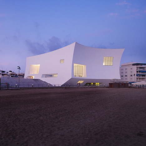 Auditorium and Congress Palace Infanta Doña Elena by Estudio Barozzi Veiga