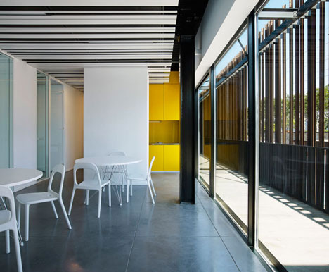 Centre d'Examen du Permis by Samuel Delmas Architectes