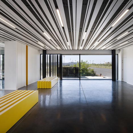 Centre d'Examen du Permis by Samuel Delmas Architectes
