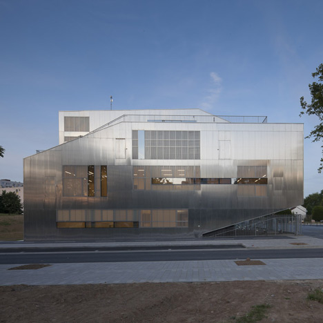 Neighbourhood Centre by Colboc Franzen & Associés