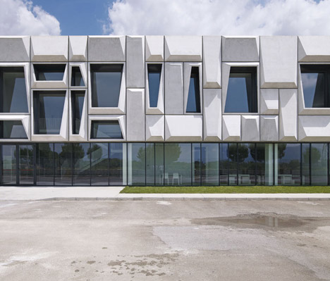 Office Building and Logistic Centre by Modostudio