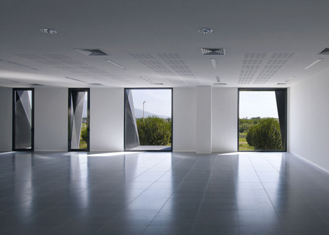 Office Building and Logistic Centre by Modostudio